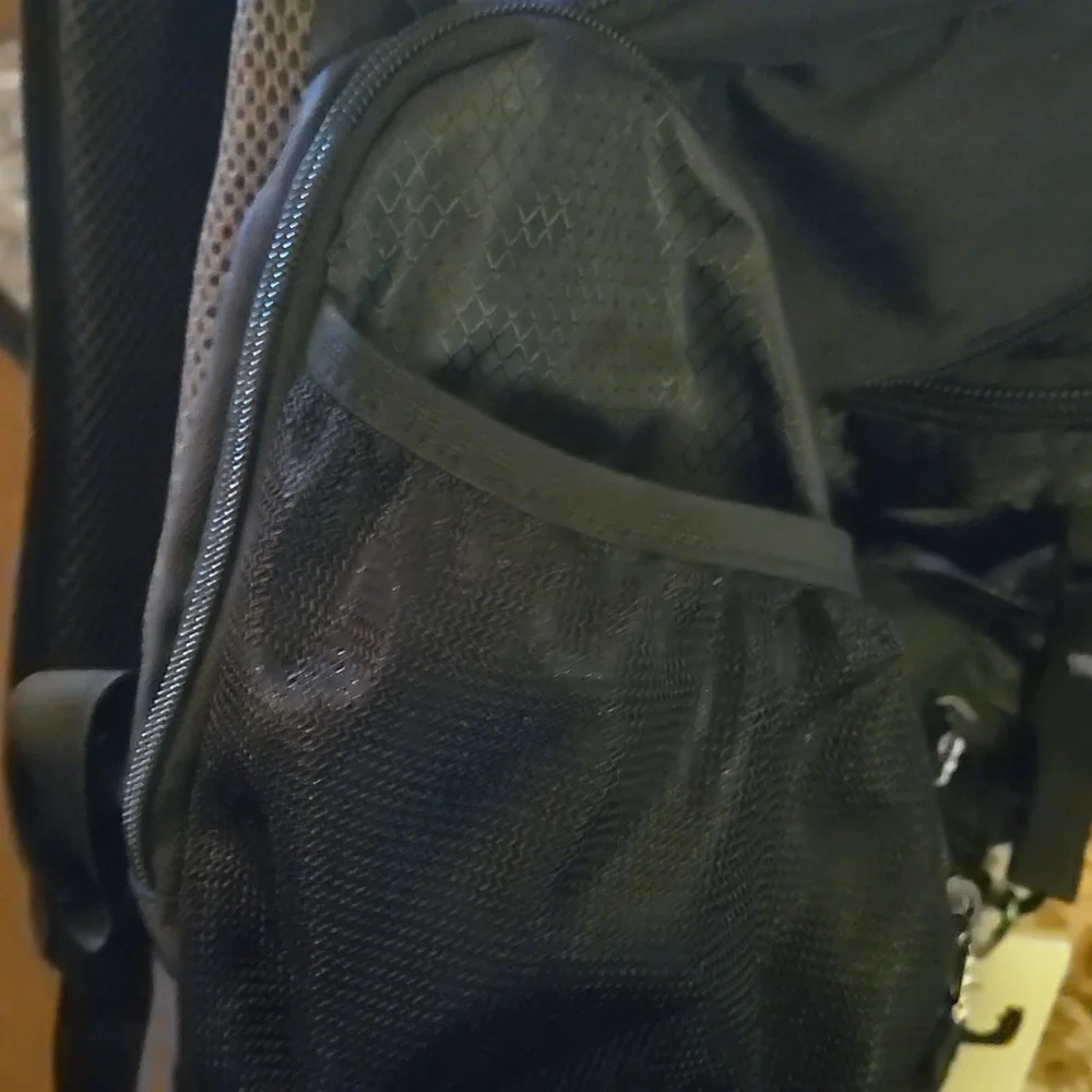 Magellan Black Backpack Red Trim XRay Friendly AirFlow Panel Excellent Condition